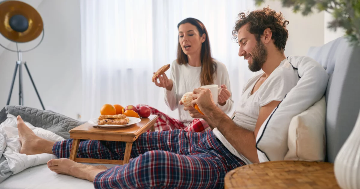 A wife and husband eating meal