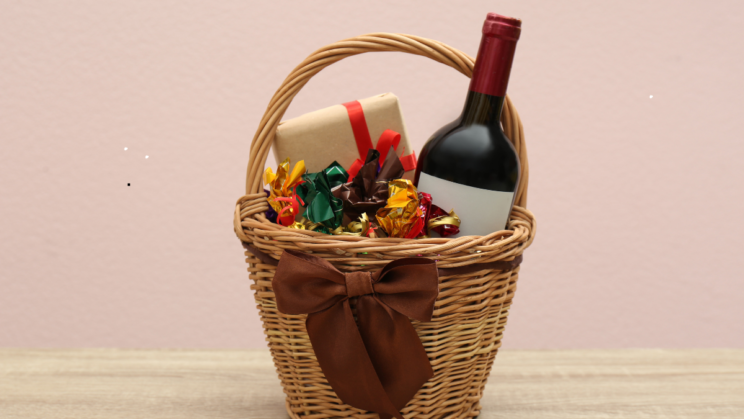 7 Thoughtful Christmas Basket Gift Ideas 