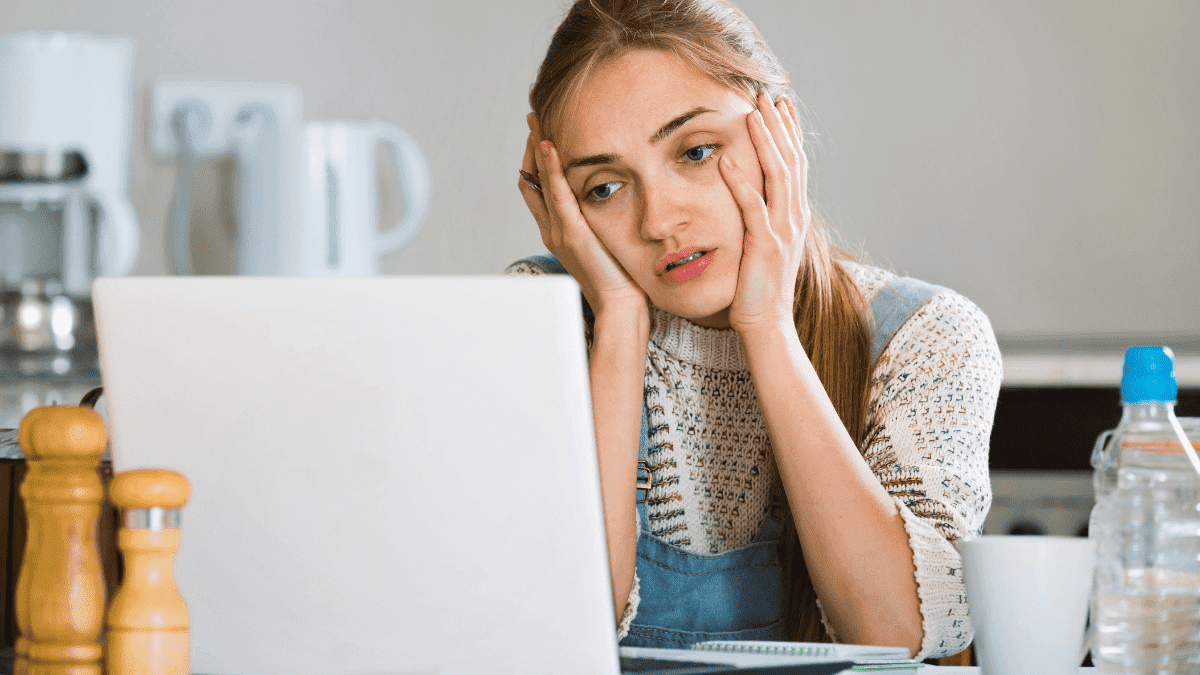 A girl that lacks motivation to work