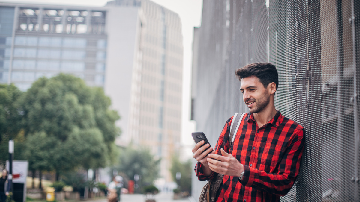 30 Men Texting Habits That Show They Like You - Powerful Sight