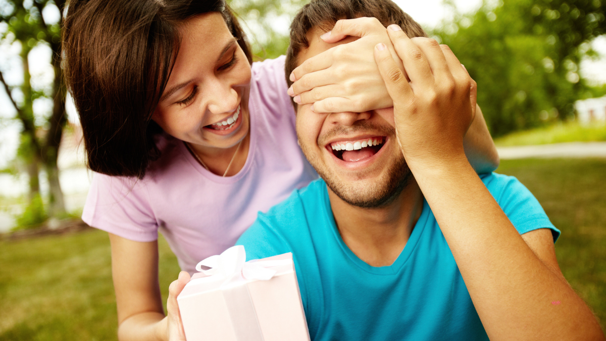20 Cute Stuffs to Send to Your Boyfriend - Powerful Sight