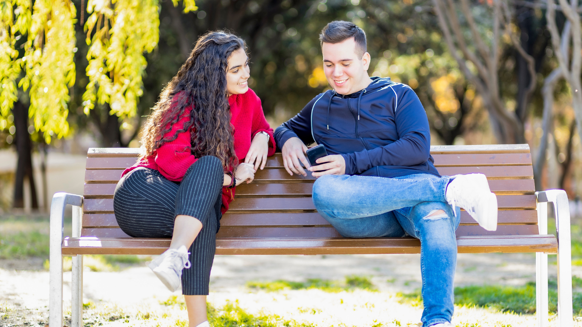 7 Body Language Attraction Signs