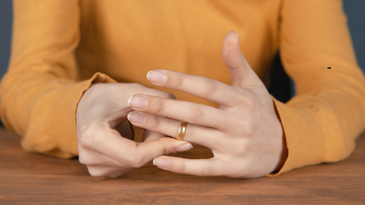 6 Things It Means When a Woman Removes Her Wedding Ring