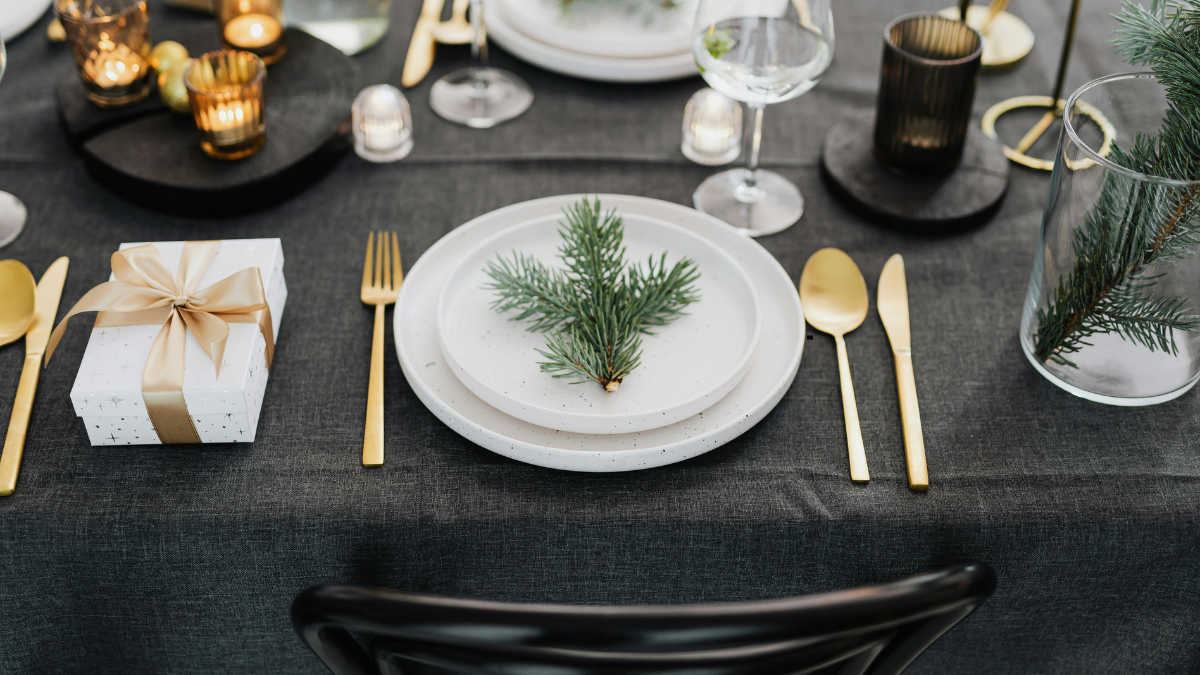 Easy Thanksgiving Table Setting Ideas for Small Dining Rooms
