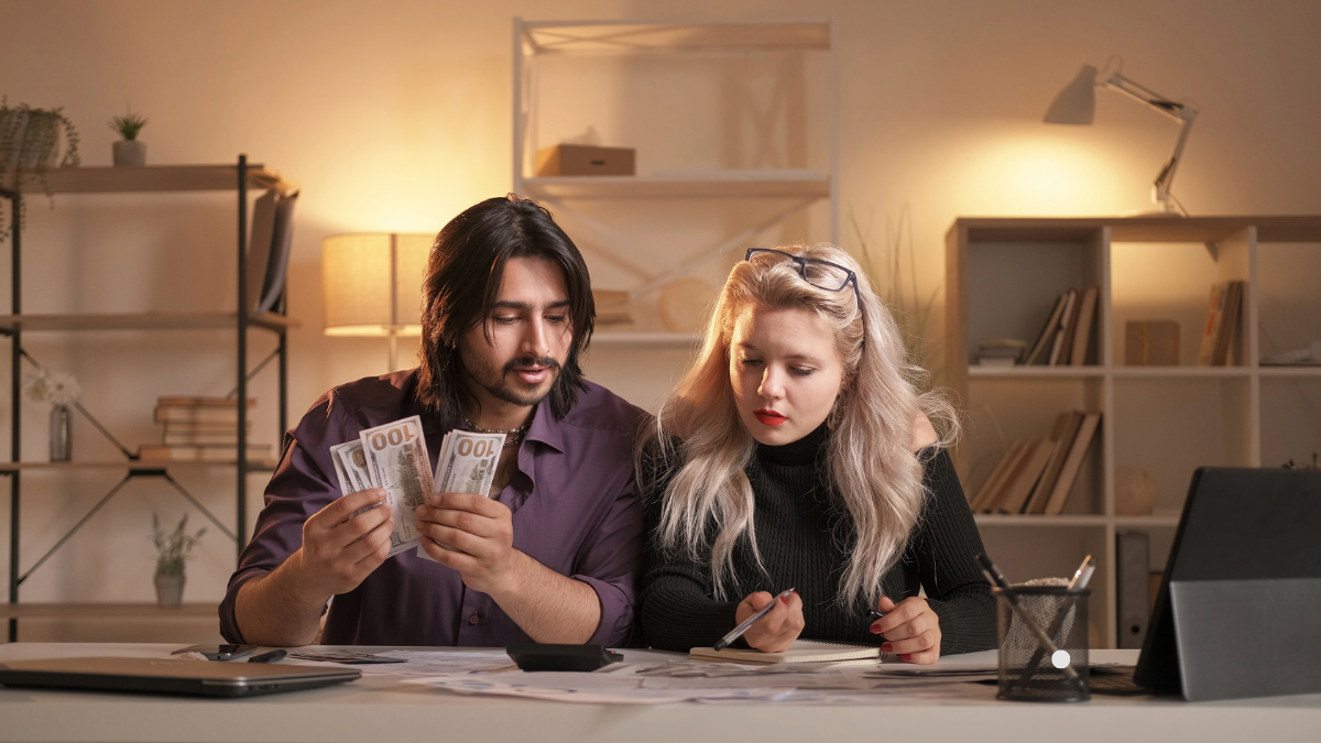 How to Manage Bills Fairly in a Relationship