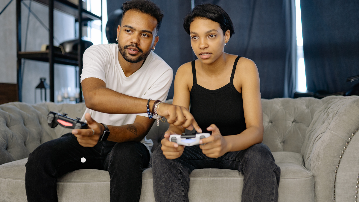 10 Ways Narcissists Reveal Themselves Early