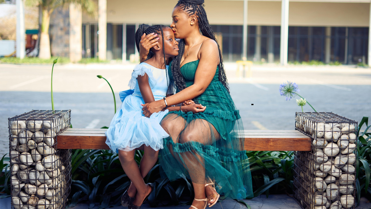 9 Things Daughters Of Narcissistic Mothers Don't Do