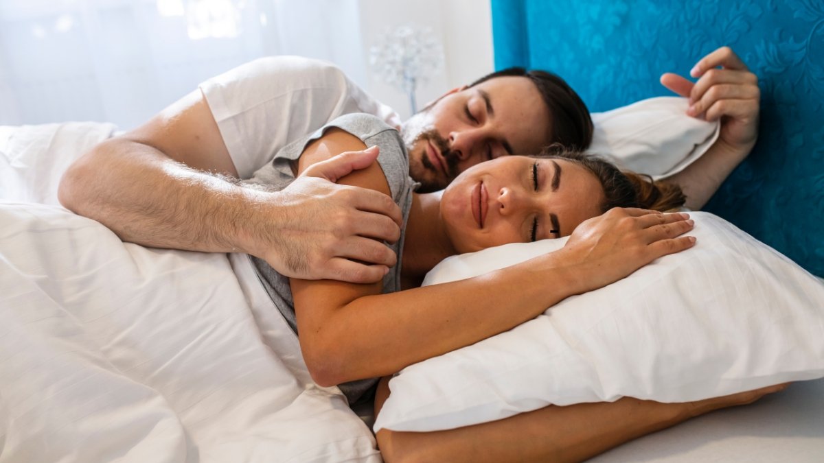 7 Things Men Do When They're Making Love From The Heart - Powerful Sight