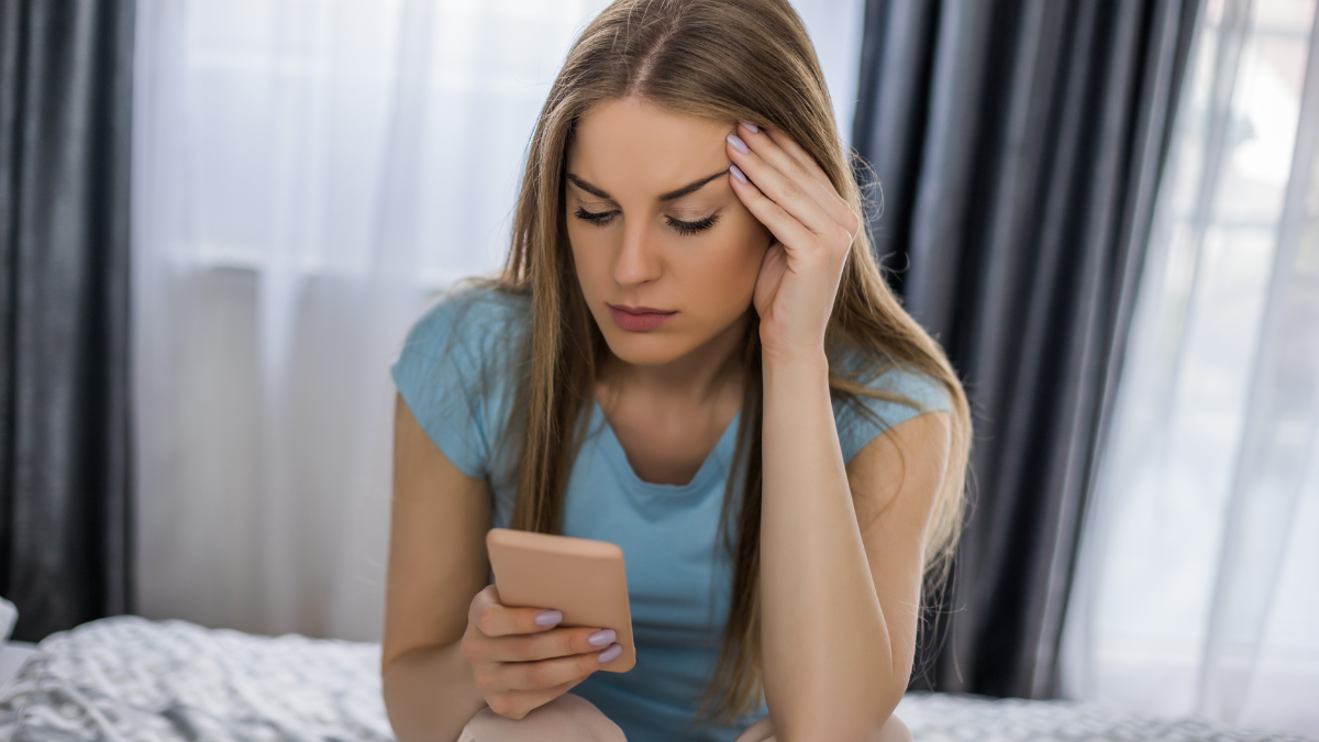 8 Best Dating Apps for Women Over 40 