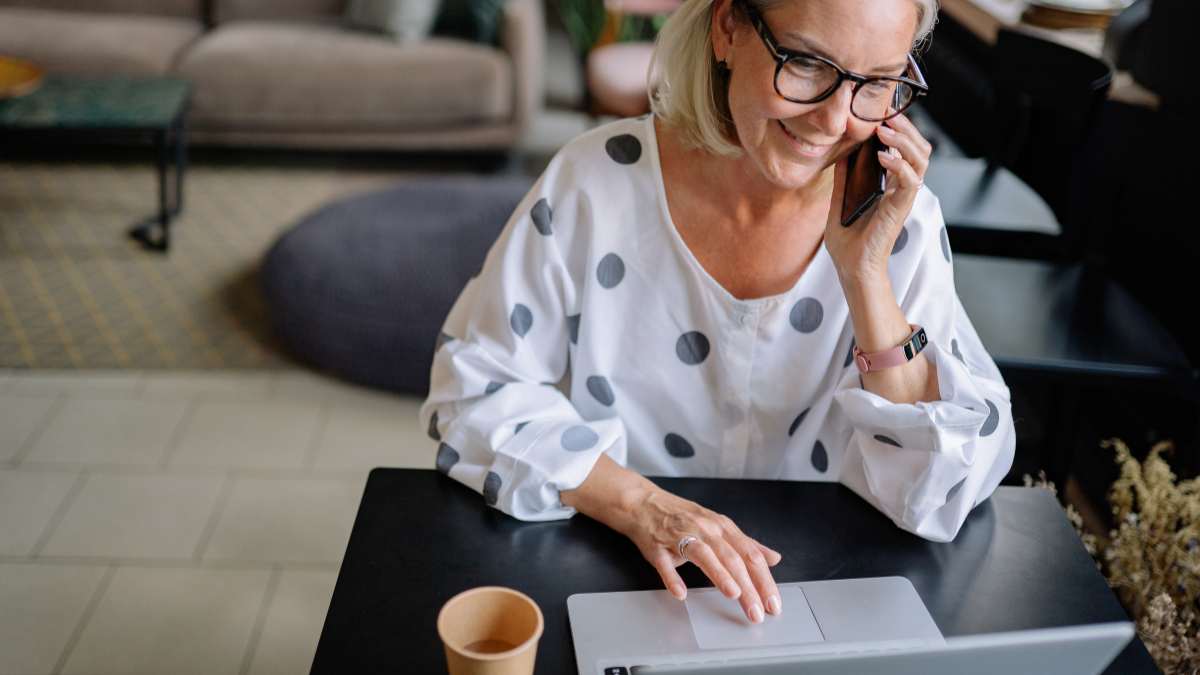 8 Best Dating Apps for Women Over 40 