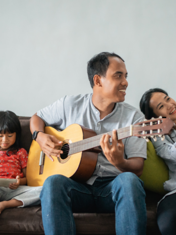 10 Signs a Woman Is Staying Only for the Children